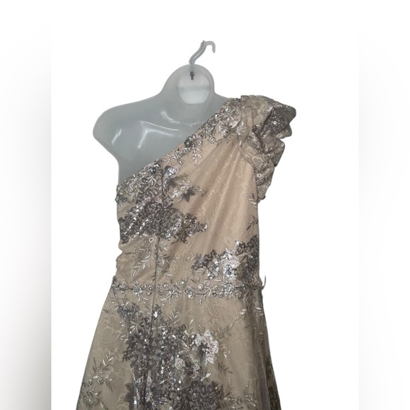 Mac Duggal 67960 One Shoulder Beaded Lace Gown Mocha Silver Sequin Size 16 NWT - Picture 4 of 8